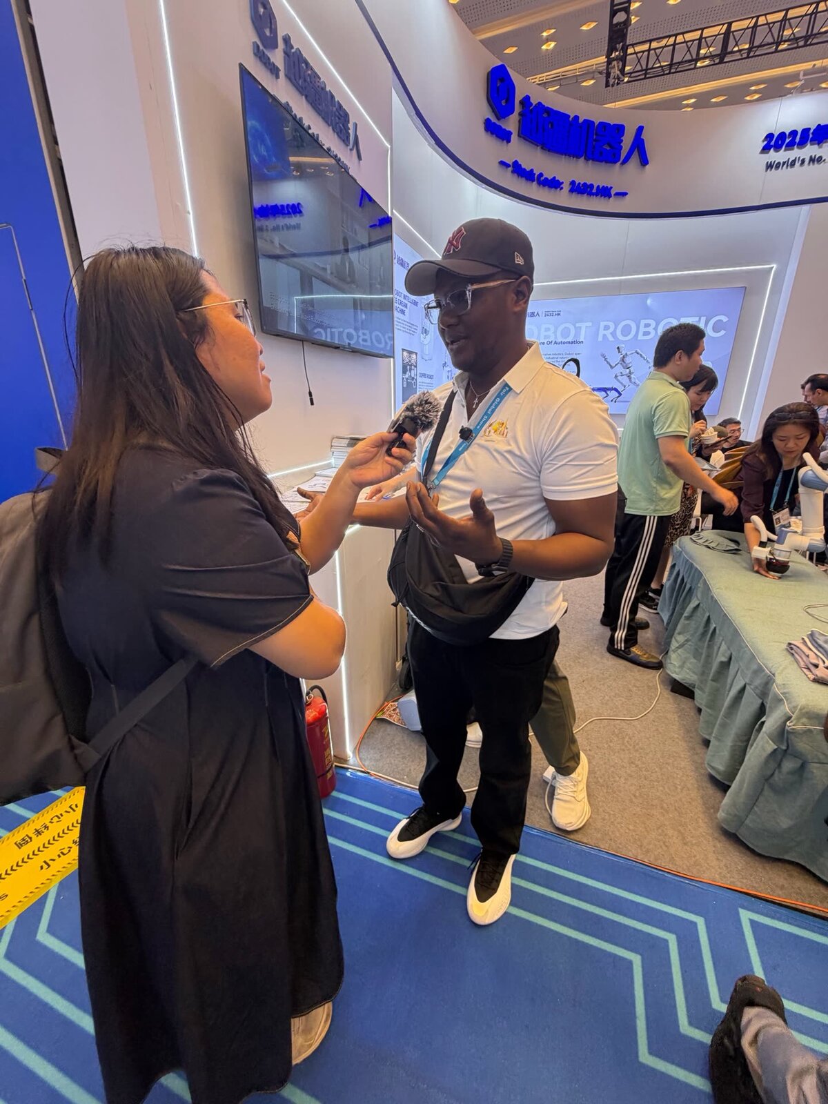 Interview sur le stand robotique — pôle automatisation